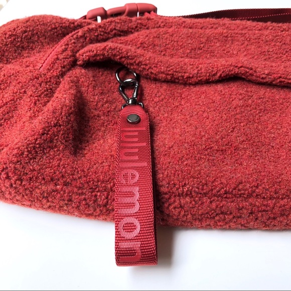 Lululemon On the Beat Belt Bag Sherpa Fanny Pack - Picture 8 of 11